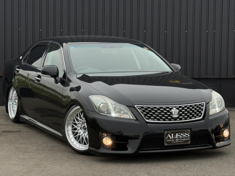 Toyota Crown GRS200 Black